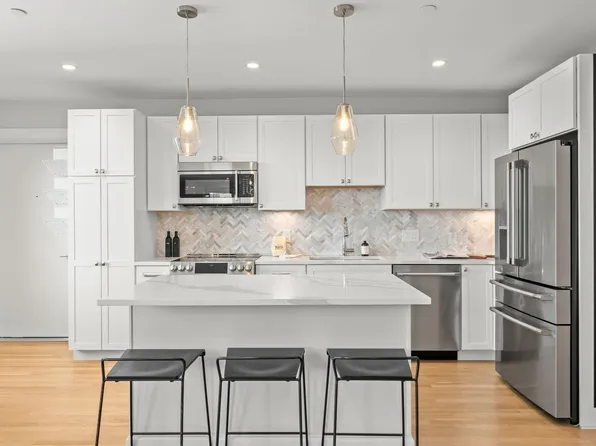 52 Fisher Ave #302, Boston, MA 02120