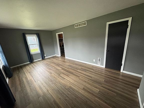 3rd image of 110 Lee Ave
