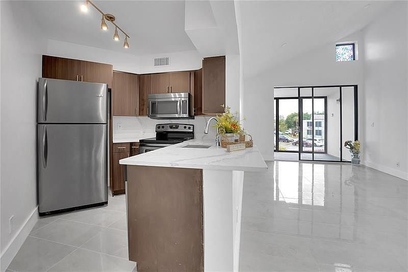 1st image of 214 Lake Pointe Drive #212