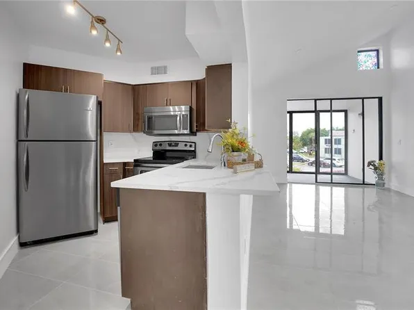214 Lake Pointe Drive #212, Oakland Park, FL 33309