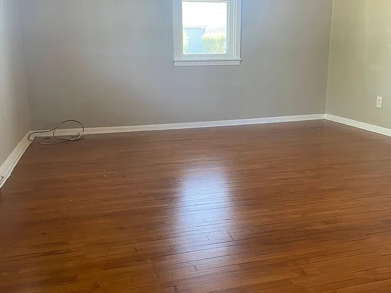215 7th Ave NE — Photo 3