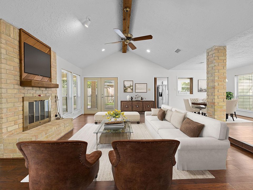 1st image of 2034 Lakeville Dr
