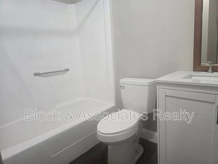 506 Lake Dr #G — Photo 6