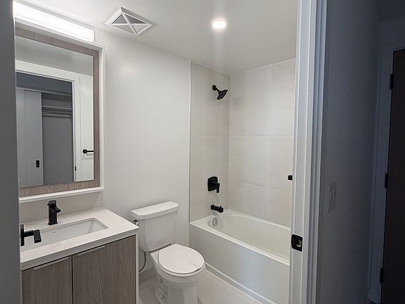 3rd image of 36 Zorra St #628