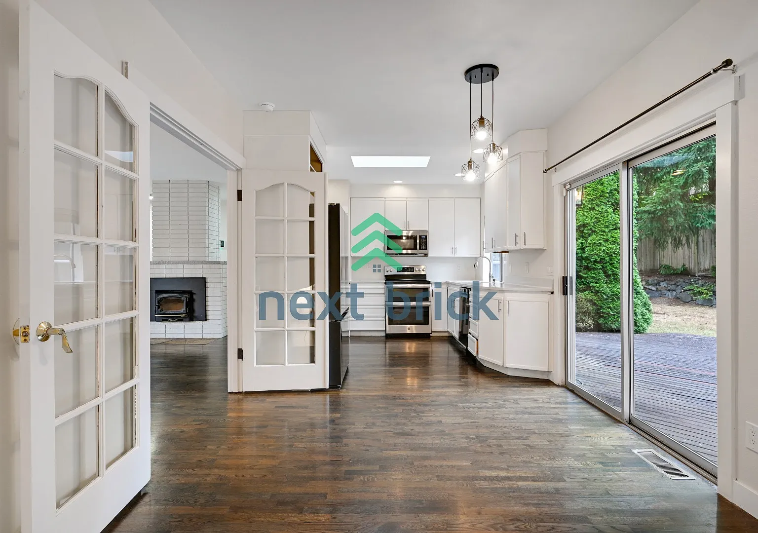 "Charming Bellevue 4-Bed Oasis with 2 Baths - Spacious 1560 Sq Ft Retreat!" — Photo 4