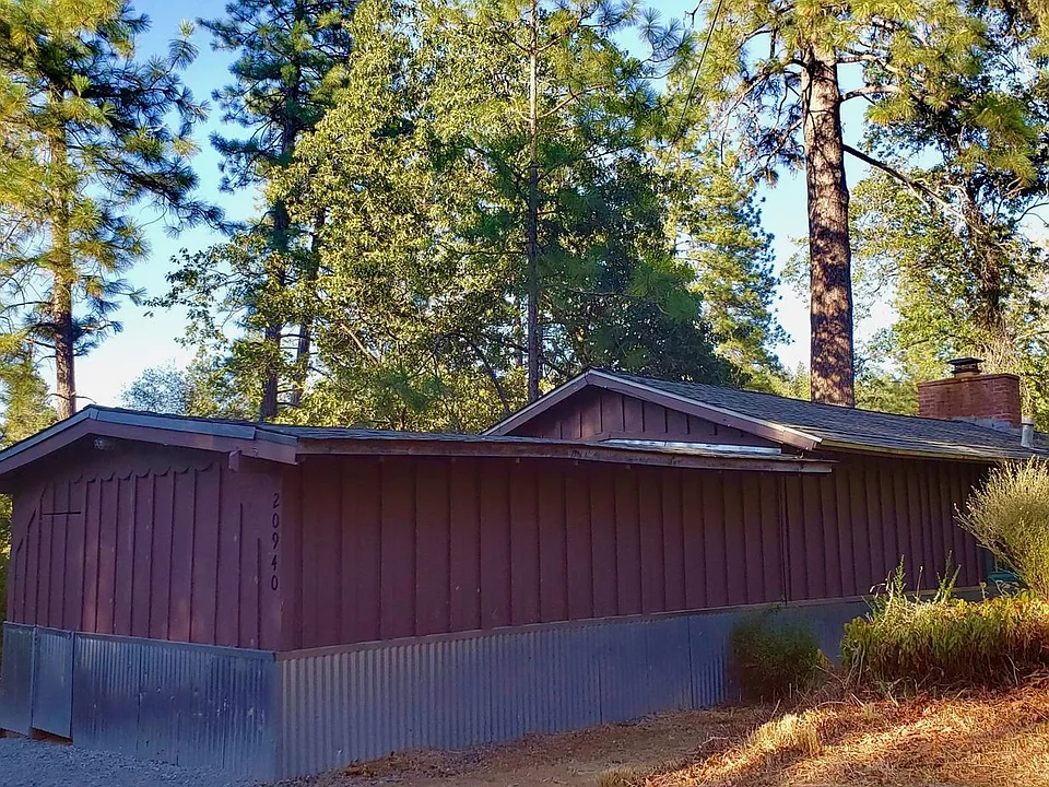 20940 Pine Ln