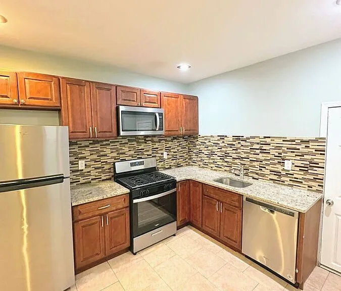 5532 Pemberton St — Photo 12