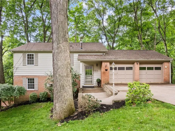 8648 W Barkhurst Dr, Pittsburgh, PA 15237