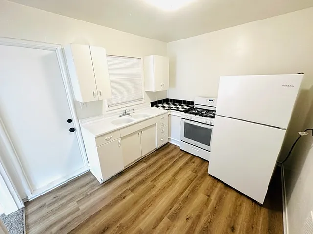 1299 N Linden Ave — Photo 8