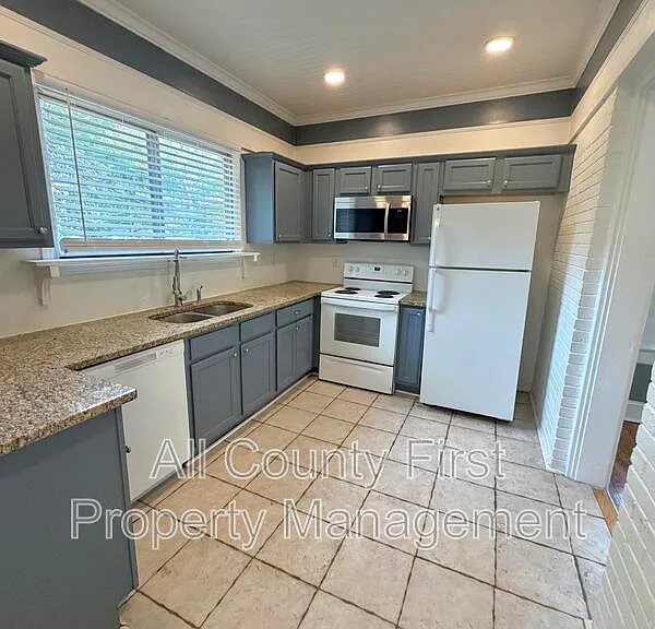 980 Woodland Ave SE — Photo 5