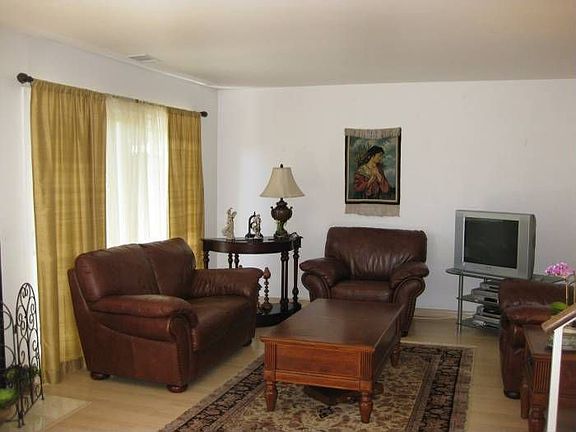 2nd image of 119 Mariner Green Ct