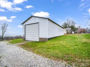 1086 Carters Ridge Rd, Spruce Pine, NC 28777