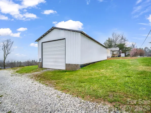 1086 Carters Ridge Rd, Spruce Pine, NC 28777