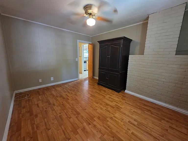221 Oakshire Ave — Photo 17