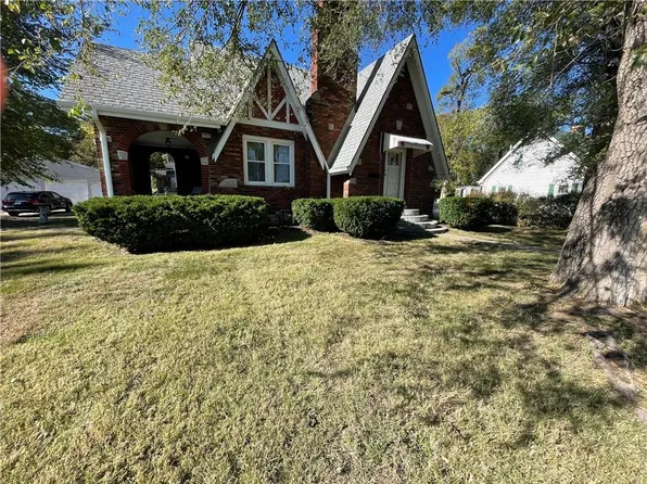 5734 Cody St, Shawnee, KS 66203