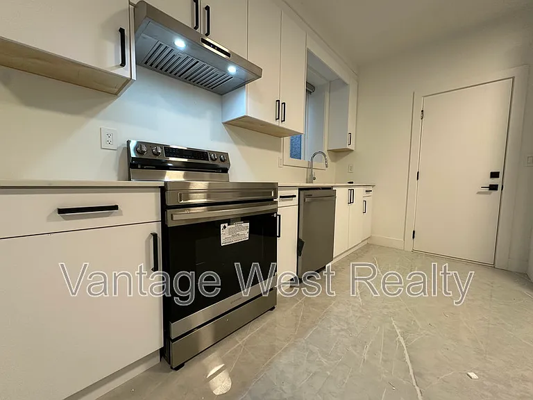 3757B Astoria Dr — Photo 4