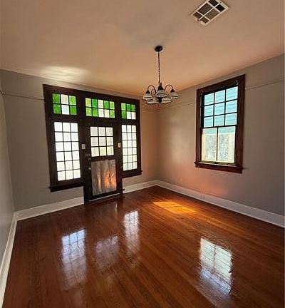 3rd image of 1128 Louisa St