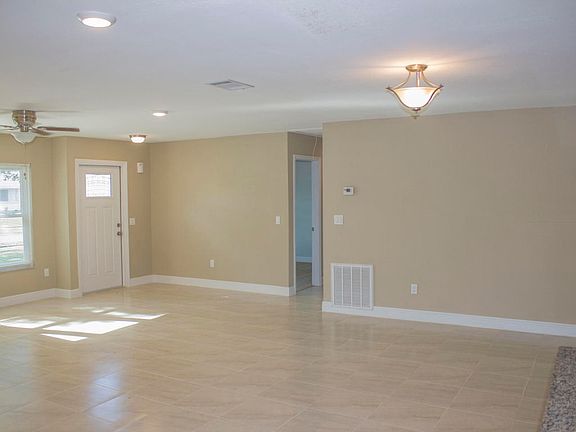4th image of 1564 Satinwood Ct NE