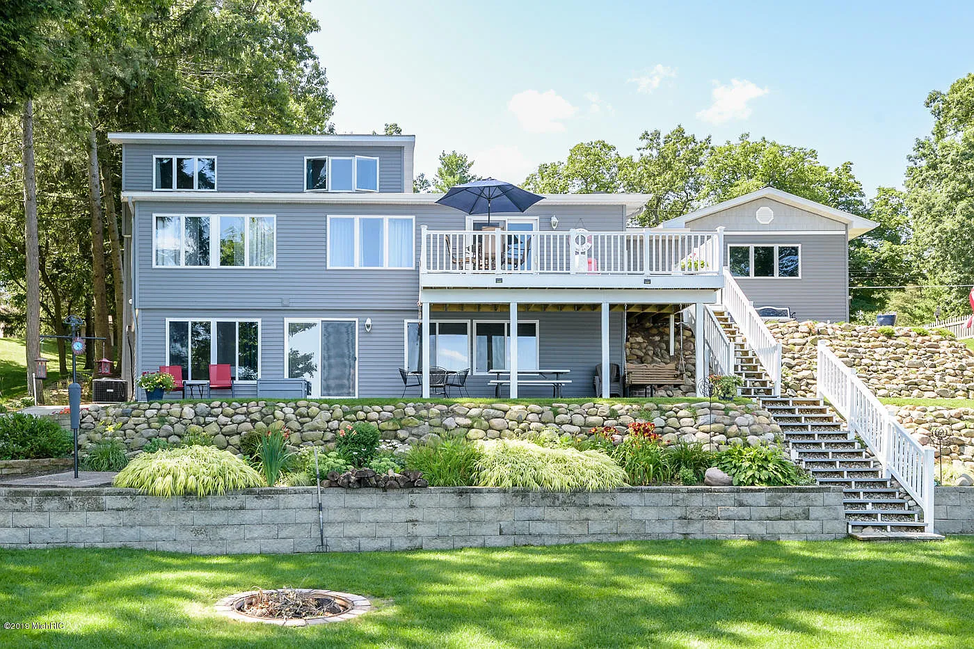 2821 W Shore Dr photo 1