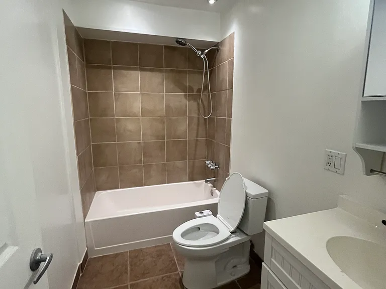 7307 Haskell Ave #4 — Photo 16