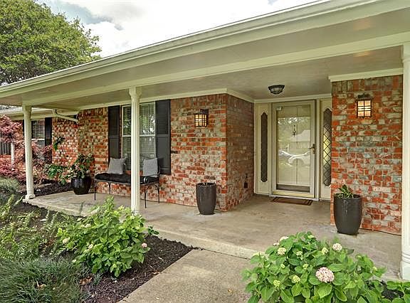 3rd image of 1216 Biscayne Dr