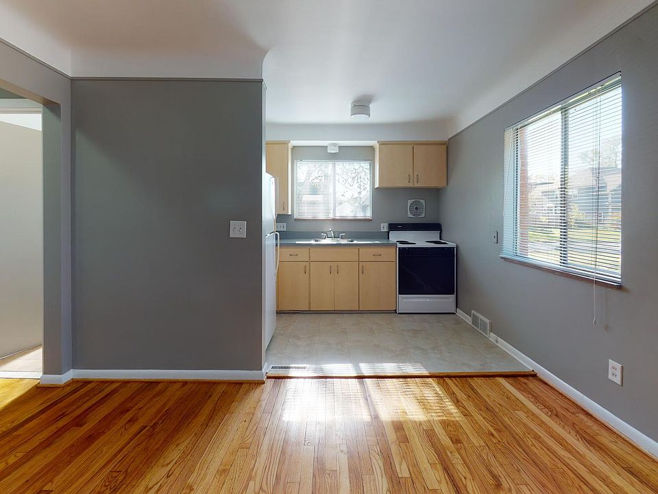 1st image of 118 N Center St