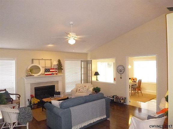 3rd image of 2948 Monterey Ct SE