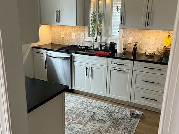 3rd image of 28 South St