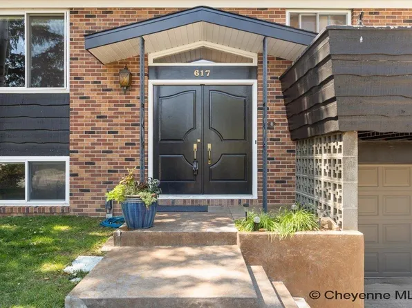 617 Harmony Ln, Cheyenne, WY 82009