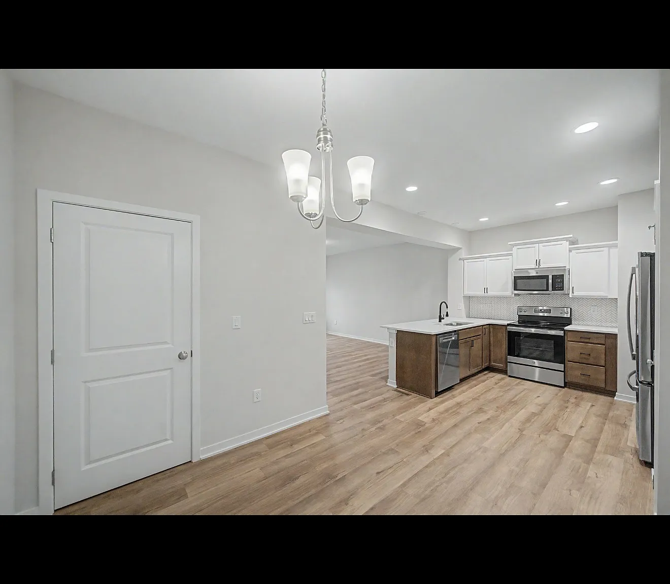 3 bed, 1669 sqft, $2,300 — Photo 3