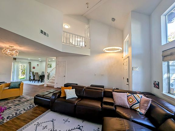4th image of 802 Newport Cir