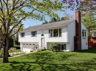 2 Harwood Dr, Pocasset, MA 02559