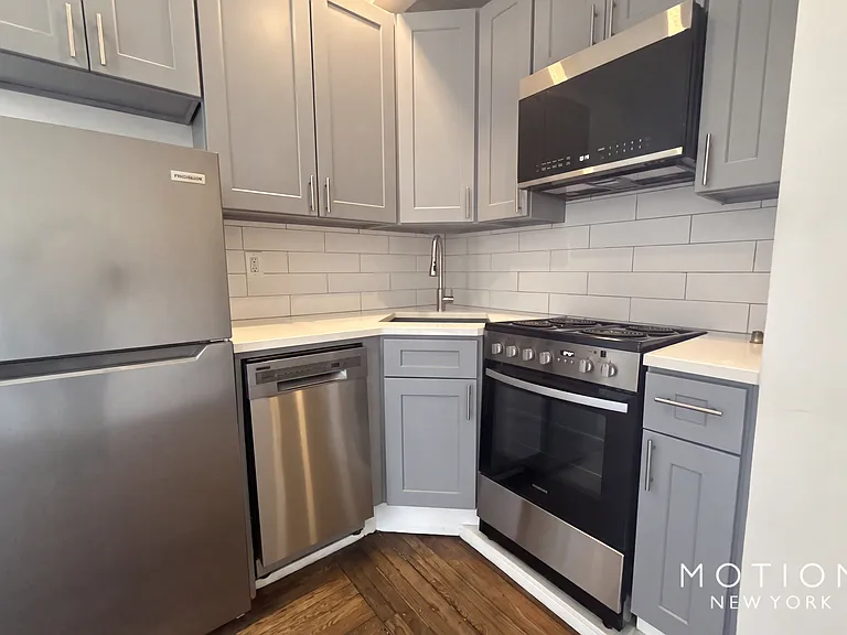 45 Tiemann Pl #3D — Photo 3