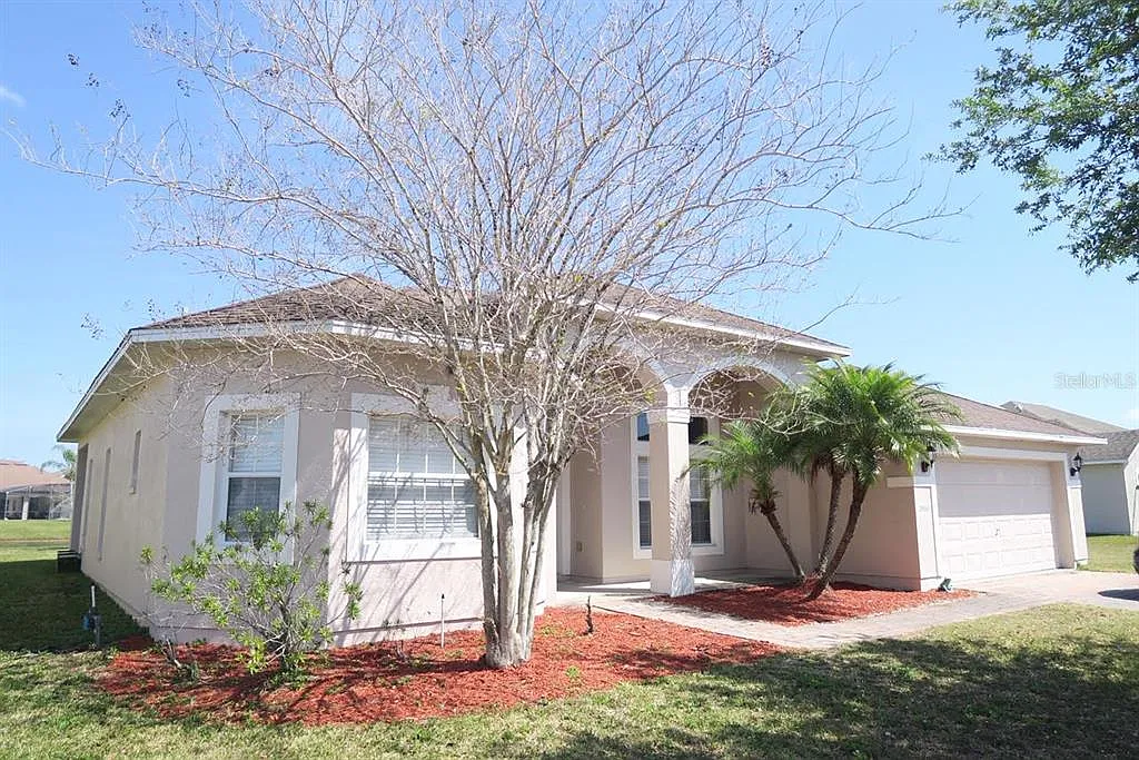 4 bed, 3.0 bath, 2221 sqft, $1,895 — Photo 4