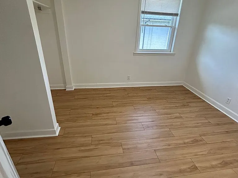 405 Oak Street — Photo 13