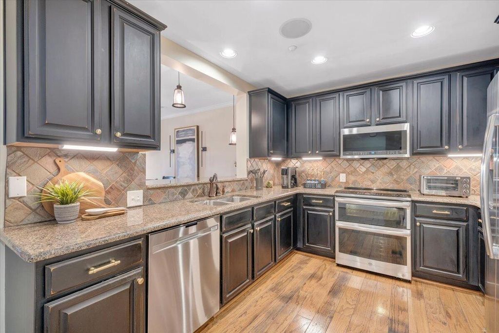 100 Bridgewater Pointe Pl Unit 404, Moneta, VA - View 3