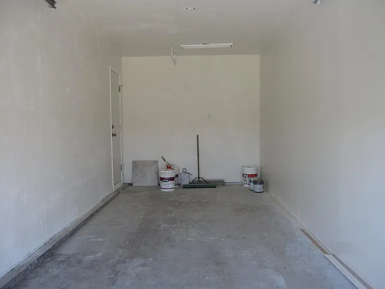 Enclosed garage, Door to the patio area