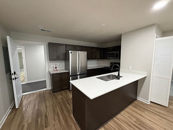 4th image of 2009 Franklin St #1