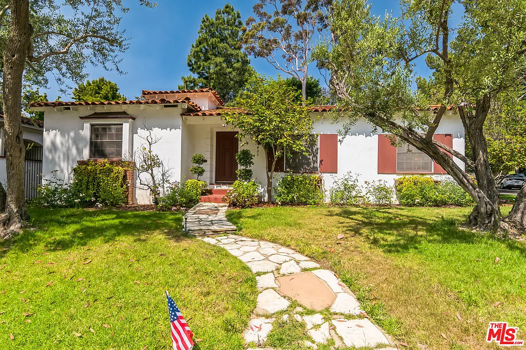 3 bed, 2.0 bath, 2167 sqft, $7,200 — Photo 4