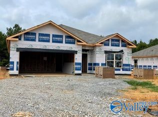 118 Cave Springs Cir, Owens Cross Roads, AL 35763