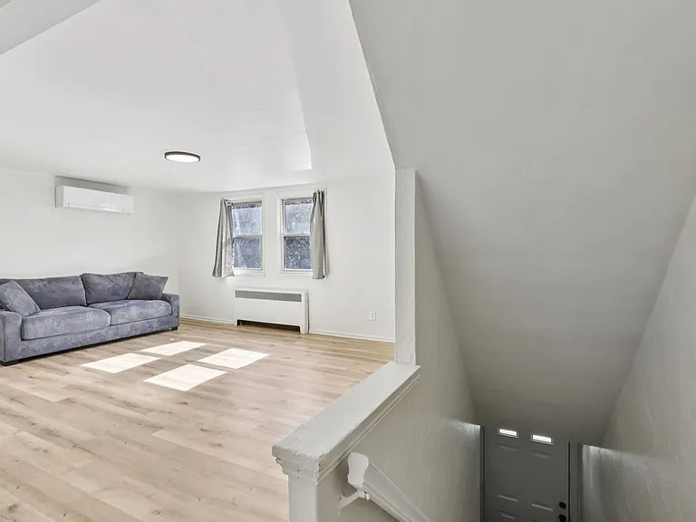 Charming 1, 2, and 3-Bedroom Townhomes in a Quiet Pittsburgh Neighborhood — Photo 26