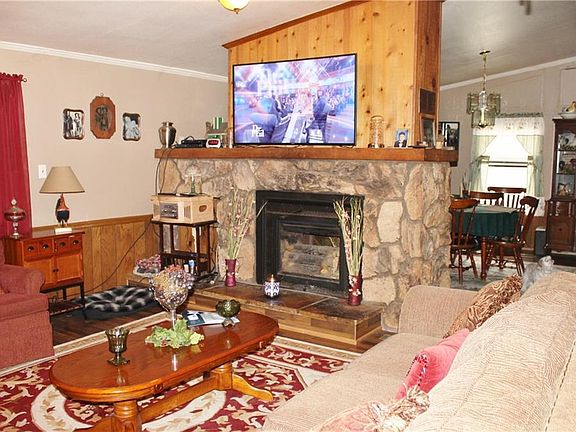 5th image of 105 Gale Dr