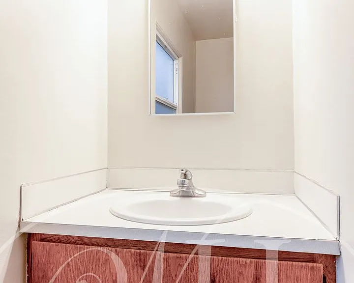 24 NE Ash Ave — Photo 16