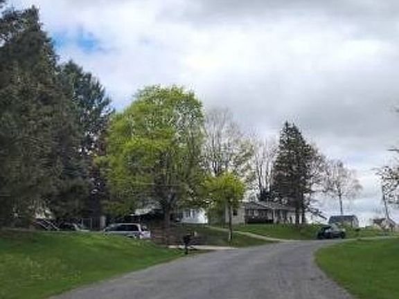 Exterior Neighborhood (street photo)