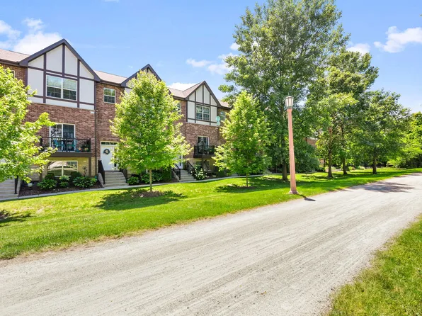 136 S Myrtle Ave, Villa Park, IL 60181