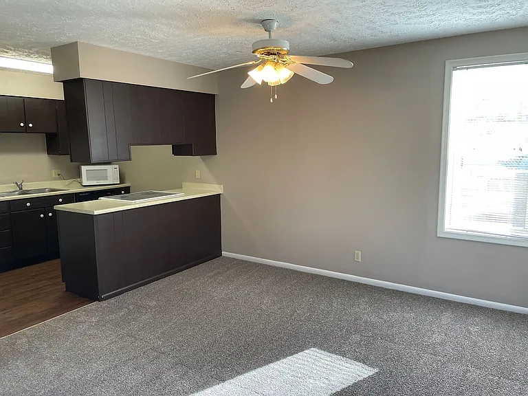 Bristol Square Apartments — Photo 240