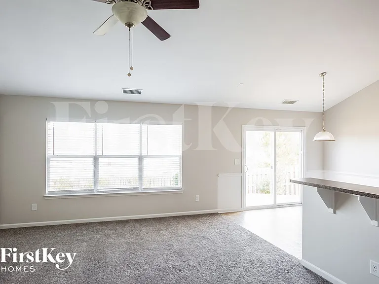 104 Tasman Dr — Photo 4