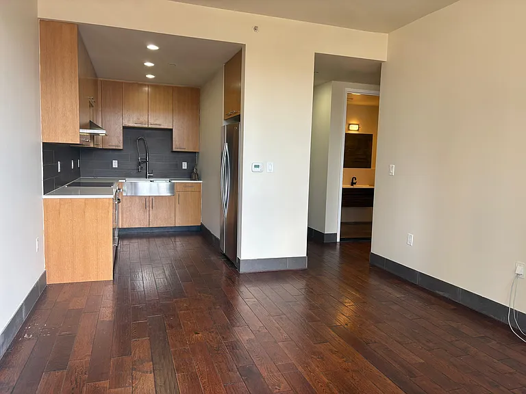 42-60 Crescent St #4F — Photo 3