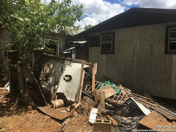 4th image of 431 N Llamos St