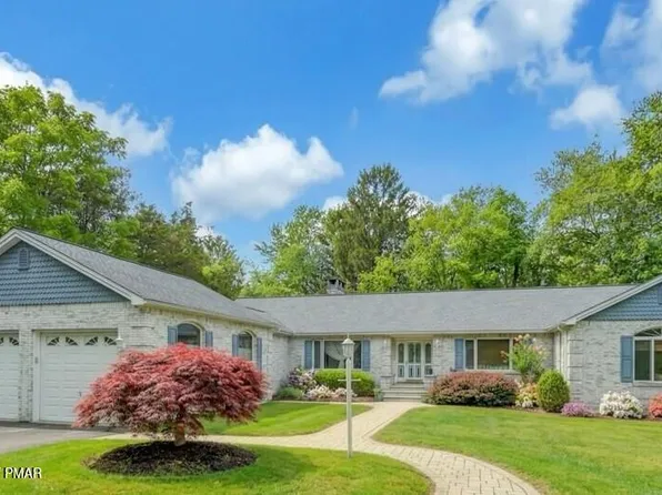 30 Briarleigh Dr, East Stroudsburg, PA 18301